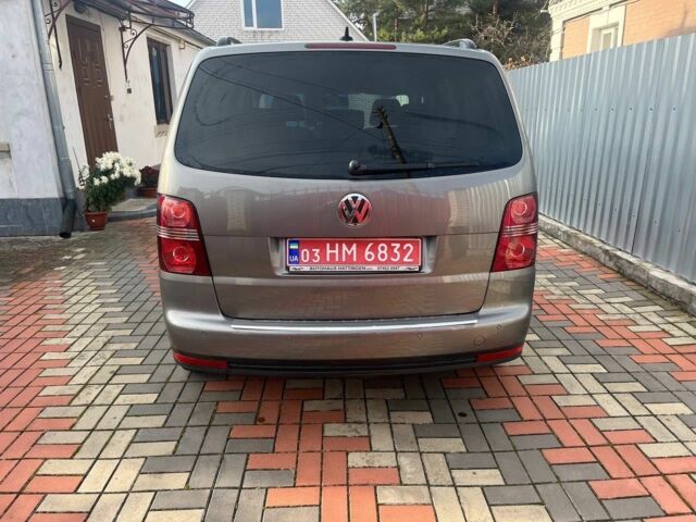 Серый Фольксваген Туран, объемом двигателя 1.4 л и пробегом 170 тыс. км за 7700 $, фото 3 на Automoto.ua