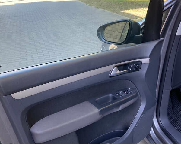 Сірий Фольксваген Туран, об'ємом двигуна 1.9 л та пробігом 238 тис. км за 8750 $, фото 17 на Automoto.ua