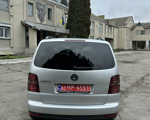 Серый Фольксваген Туран, объемом двигателя 1.6 л и пробегом 221 тыс. км за 8250 $, фото 21 на Automoto.ua