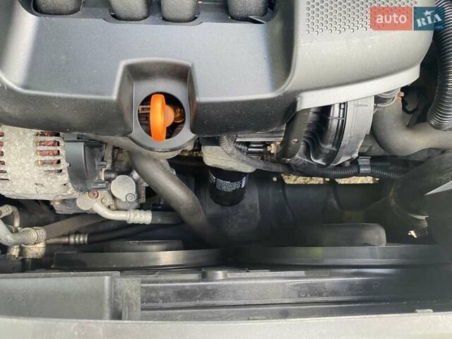 Серый Фольксваген Туран, объемом двигателя 1.6 л и пробегом 211 тыс. км за 9150 $, фото 32 на Automoto.ua