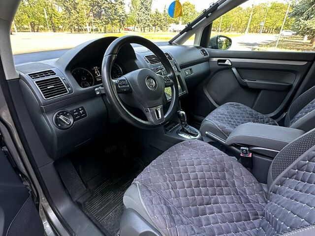 Серый Фольксваген Туран, объемом двигателя 1.4 л и пробегом 178 тыс. км за 8500 $, фото 4 на Automoto.ua