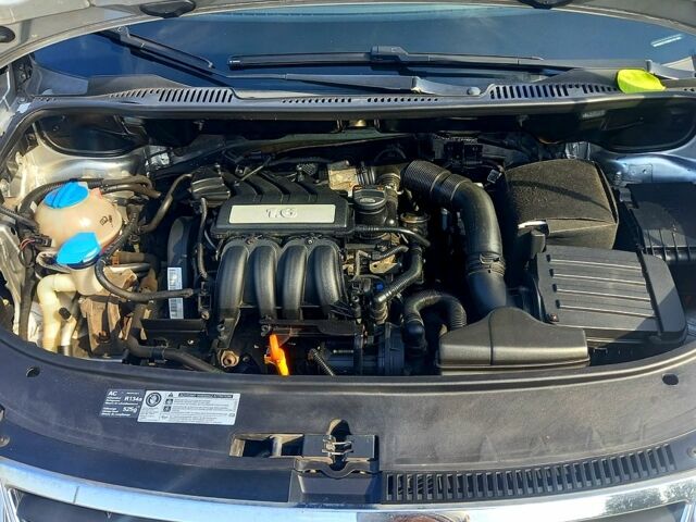 Сірий Фольксваген Туран, об'ємом двигуна 1.6 л та пробігом 190 тис. км за 8800 $, фото 3 на Automoto.ua