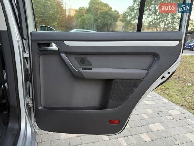 Серый Фольксваген Туран, объемом двигателя 1.4 л и пробегом 167 тыс. км за 9999 $, фото 64 на Automoto.ua