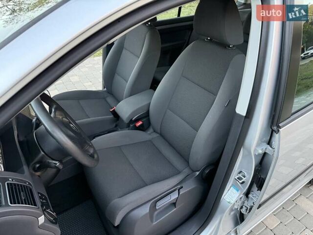 Серый Фольксваген Туран, объемом двигателя 1.4 л и пробегом 167 тыс. км за 9999 $, фото 41 на Automoto.ua