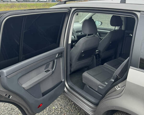 Серый Фольксваген Туран, объемом двигателя 1.6 л и пробегом 315 тыс. км за 9199 $, фото 11 на Automoto.ua