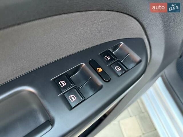 Серый Фольксваген Туран, объемом двигателя 1.4 л и пробегом 167 тыс. км за 9999 $, фото 37 на Automoto.ua