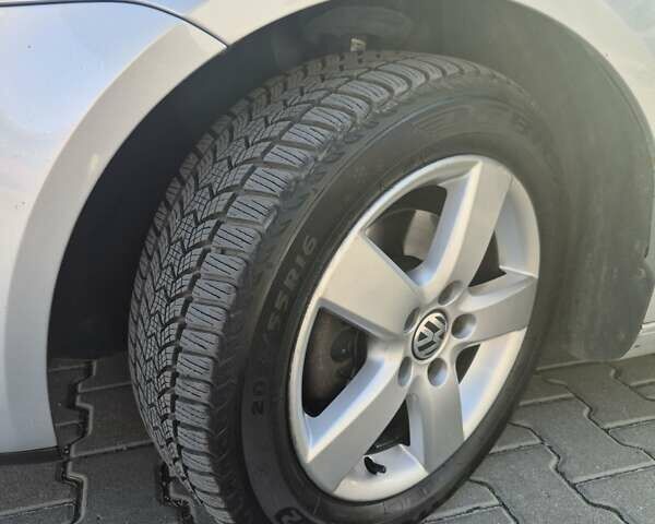 Серый Фольксваген Туран, объемом двигателя 1.9 л и пробегом 238 тыс. км за 9200 $, фото 7 на Automoto.ua