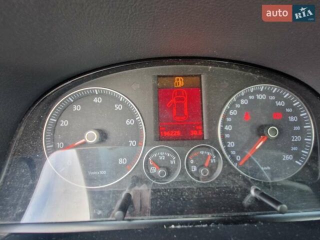 Серый Фольксваген Туран, объемом двигателя 1.4 л и пробегом 196 тыс. км за 6400 $, фото 17 на Automoto.ua