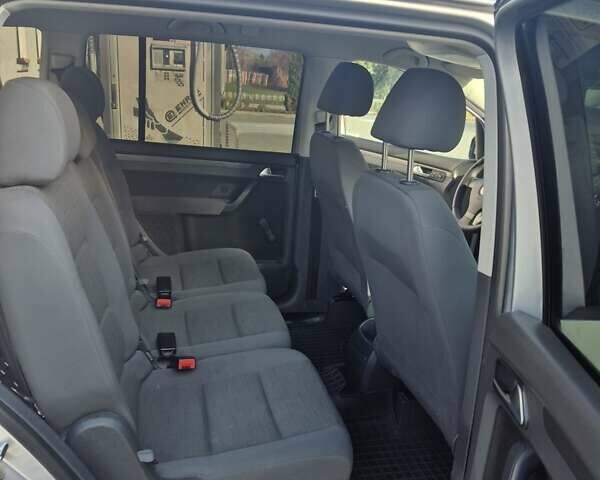 Серый Фольксваген Туран, объемом двигателя 1.9 л и пробегом 238 тыс. км за 9200 $, фото 16 на Automoto.ua