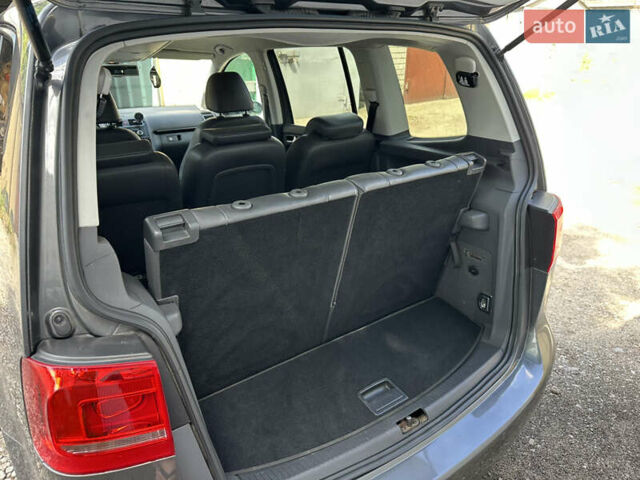 Серый Фольксваген Туран, объемом двигателя 1.97 л и пробегом 320 тыс. км за 12500 $, фото 6 на Automoto.ua