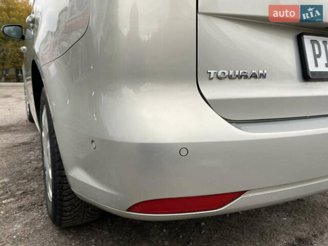 Серый Фольксваген Туран, объемом двигателя 1.39 л и пробегом 168 тыс. км за 9500 $, фото 12 на Automoto.ua