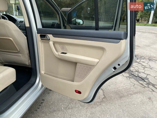 Серый Фольксваген Туран, объемом двигателя 1.39 л и пробегом 168 тыс. км за 9500 $, фото 45 на Automoto.ua