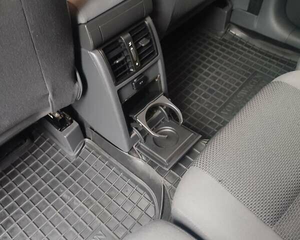 Сірий Фольксваген Туран, об'ємом двигуна 1.6 л та пробігом 247 тис. км за 9800 $, фото 9 на Automoto.ua