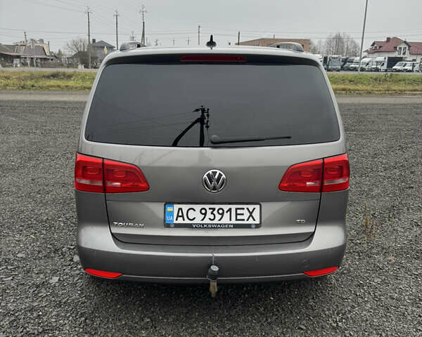 Серый Фольксваген Туран, объемом двигателя 1.6 л и пробегом 315 тыс. км за 9199 $, фото 4 на Automoto.ua