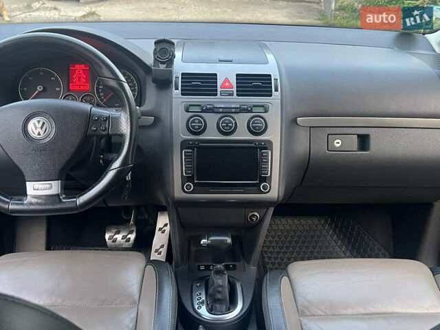 Серый Фольксваген Туран, объемом двигателя 1.97 л и пробегом 296 тыс. км за 10500 $, фото 9 на Automoto.ua