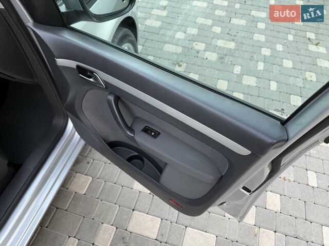 Серый Фольксваген Туран, объемом двигателя 1.4 л и пробегом 167 тыс. км за 9999 $, фото 44 на Automoto.ua