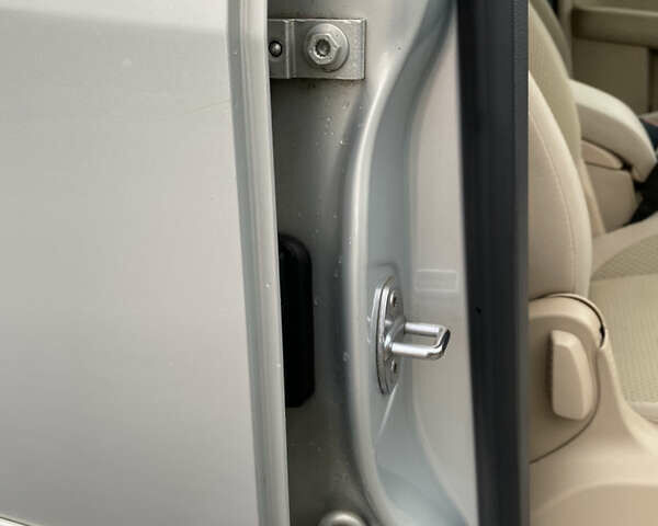 Серый Фольксваген Туран, объемом двигателя 1.39 л и пробегом 168 тыс. км за 9500 $, фото 36 на Automoto.ua