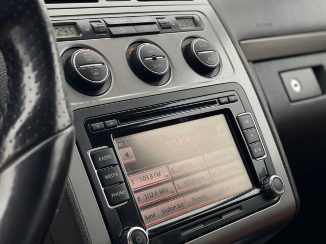 Серый Фольксваген Туран, объемом двигателя 1.4 л и пробегом 262 тыс. км за 8000 $, фото 15 на Automoto.ua