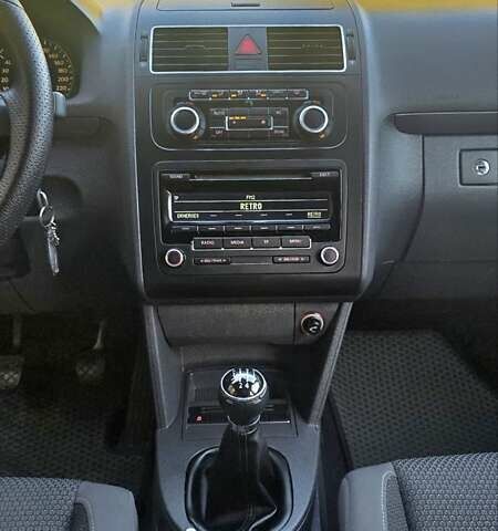 Серый Фольксваген Туран, объемом двигателя 1.6 л и пробегом 284 тыс. км за 9600 $, фото 29 на Automoto.ua