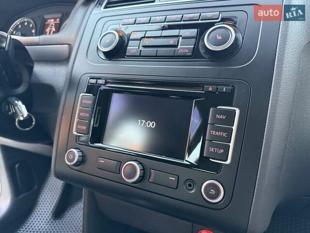 Серый Фольксваген Туран, объемом двигателя 1.4 л и пробегом 167 тыс. км за 9999 $, фото 76 на Automoto.ua