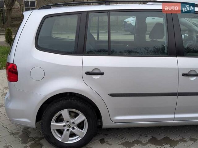 Серый Фольксваген Туран, объемом двигателя 1.4 л и пробегом 274 тыс. км за 7500 $, фото 6 на Automoto.ua