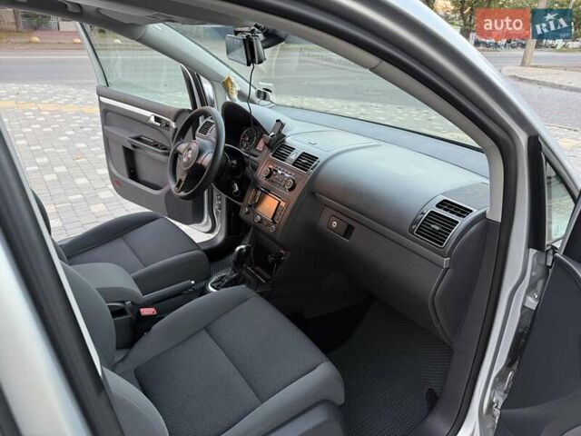 Серый Фольксваген Туран, объемом двигателя 1.4 л и пробегом 167 тыс. км за 9999 $, фото 81 на Automoto.ua