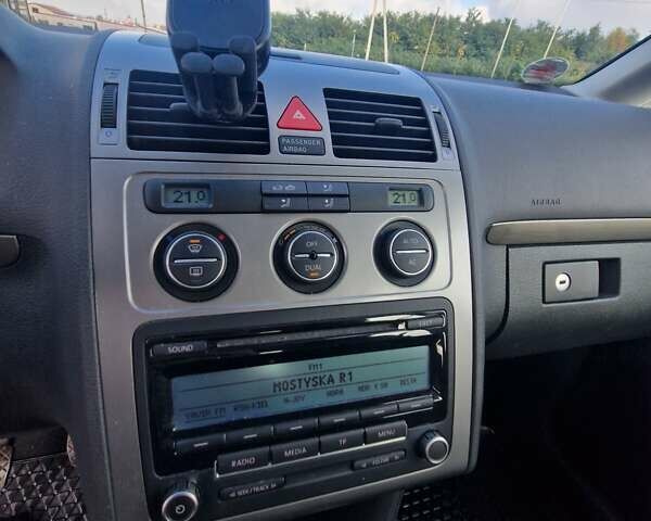 Серый Фольксваген Туран, объемом двигателя 1.4 л и пробегом 196 тыс. км за 6400 $, фото 18 на Automoto.ua