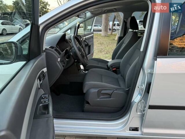 Серый Фольксваген Туран, объемом двигателя 1.4 л и пробегом 167 тыс. км за 9999 $, фото 36 на Automoto.ua