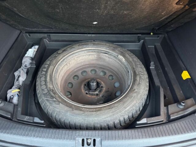 Сірий Фольксваген Туран, об'ємом двигуна 2 л та пробігом 226 тис. км за 4800 $, фото 21 на Automoto.ua