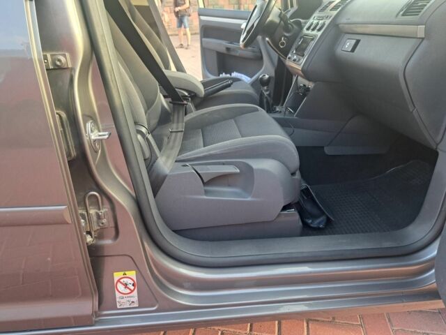 Серый Фольксваген Туран, объемом двигателя 1.4 л и пробегом 216 тыс. км за 4300 $, фото 20 на Automoto.ua