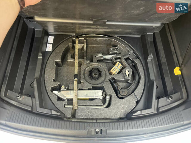 Серый Фольксваген Туран, объемом двигателя 1.4 л и пробегом 179 тыс. км за 8500 $, фото 40 на Automoto.ua