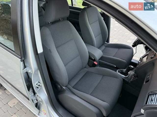 Серый Фольксваген Туран, объемом двигателя 1.4 л и пробегом 167 тыс. км за 9999 $, фото 83 на Automoto.ua