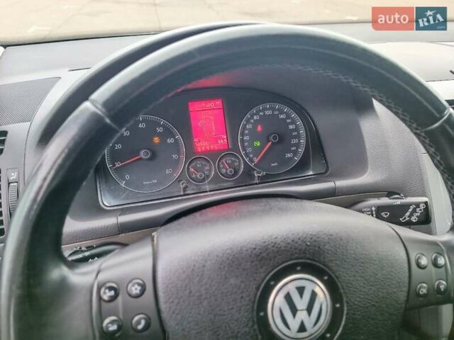 Серый Фольксваген Туран, объемом двигателя 1.4 л и пробегом 195 тыс. км за 7800 $, фото 3 на Automoto.ua