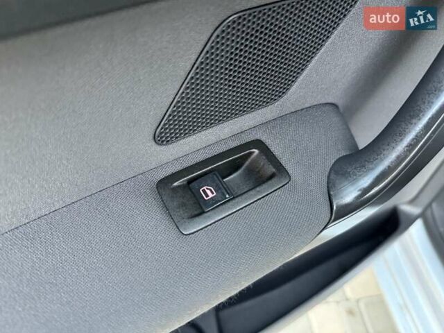 Серый Фольксваген Туран, объемом двигателя 1.4 л и пробегом 167 тыс. км за 9999 $, фото 70 на Automoto.ua