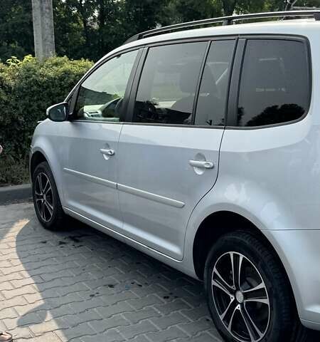 Серый Фольксваген Туран, объемом двигателя 1.6 л и пробегом 237 тыс. км за 10000 $, фото 6 на Automoto.ua