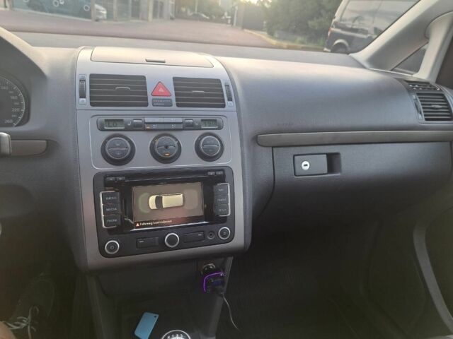 Серый Фольксваген Туран, объемом двигателя 1.4 л и пробегом 216 тыс. км за 4300 $, фото 15 на Automoto.ua