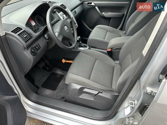 Сірий Фольксваген Туран, об'ємом двигуна 1.39 л та пробігом 216 тис. км за 8500 $, фото 19 на Automoto.ua