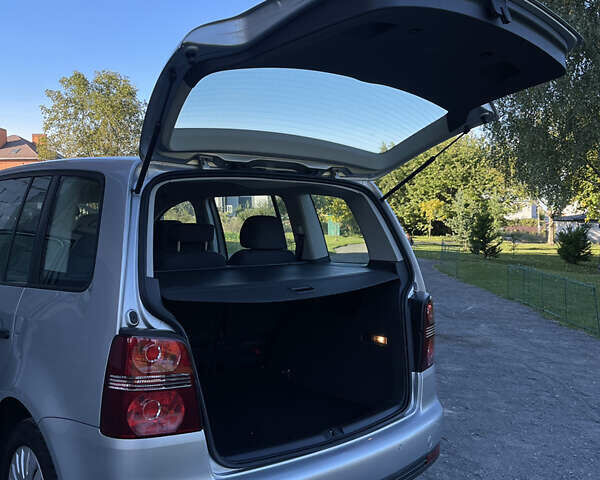 Сірий Фольксваген Туран, об'ємом двигуна 1.4 л та пробігом 173 тис. км за 7300 $, фото 25 на Automoto.ua