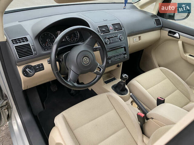 Серый Фольксваген Туран, объемом двигателя 1.39 л и пробегом 168 тыс. км за 9500 $, фото 57 на Automoto.ua