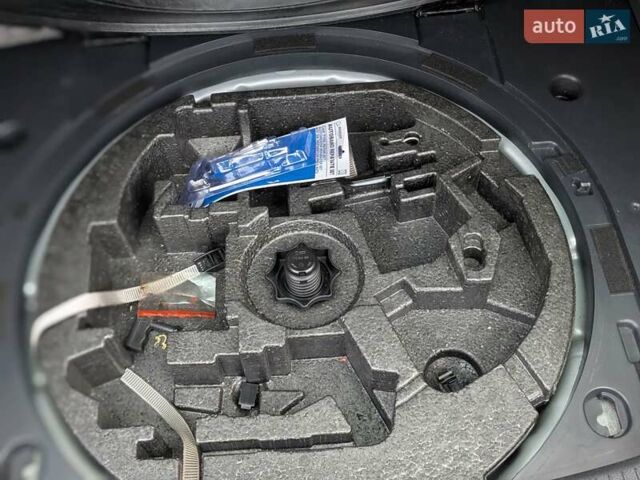 Серый Фольксваген Туран, объемом двигателя 1.4 л и пробегом 274 тыс. км за 7500 $, фото 37 на Automoto.ua