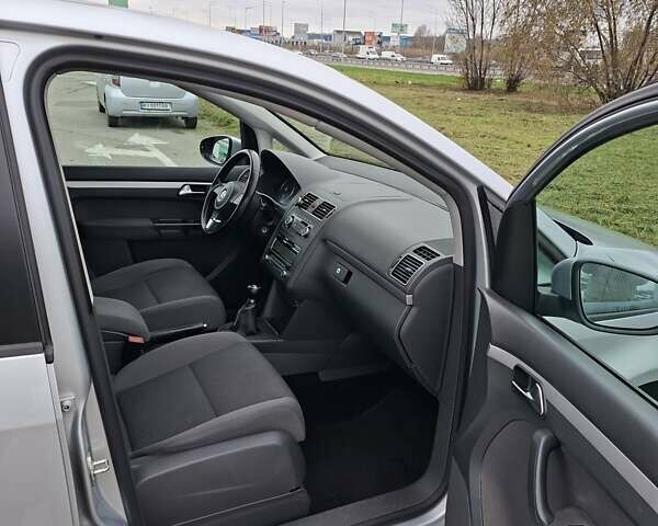 Серый Фольксваген Туран, объемом двигателя 1.39 л и пробегом 274 тыс. км за 7950 $, фото 4 на Automoto.ua