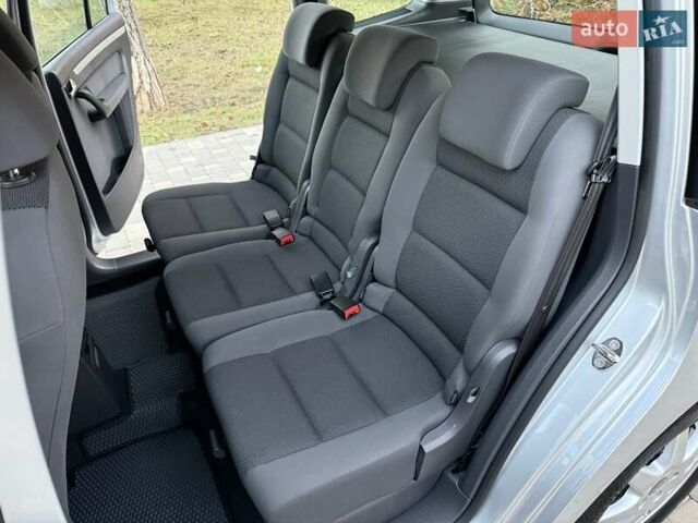 Серый Фольксваген Туран, объемом двигателя 1.4 л и пробегом 167 тыс. км за 9999 $, фото 68 на Automoto.ua