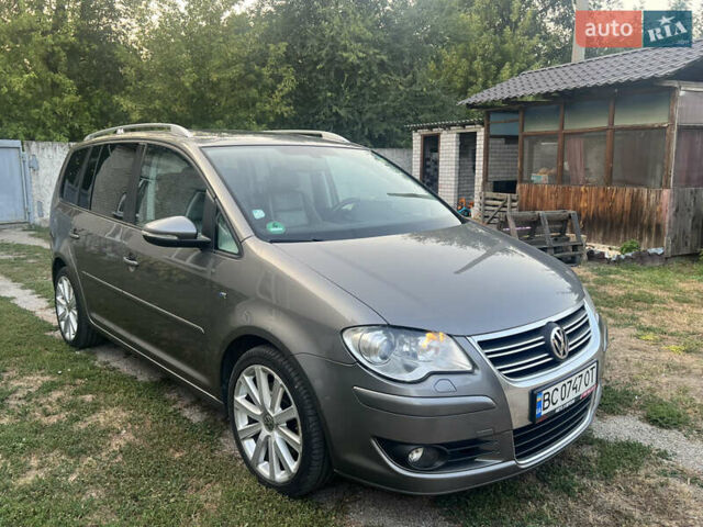 Серый Фольксваген Туран, объемом двигателя 1.97 л и пробегом 296 тыс. км за 10500 $, фото 2 на Automoto.ua