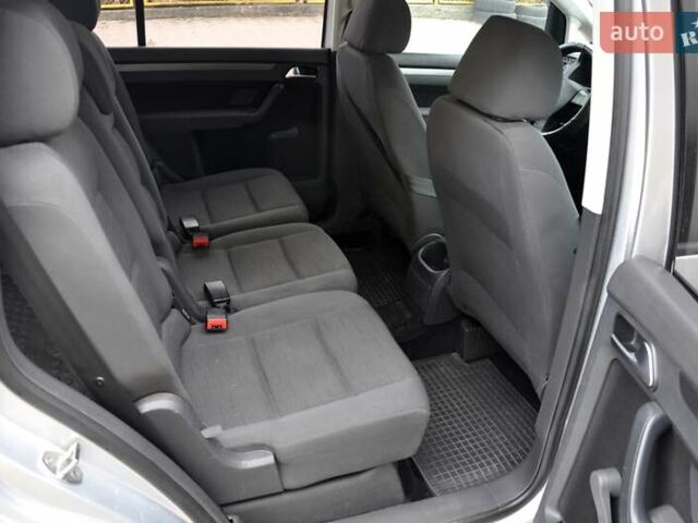 Сірий Фольксваген Туран, об'ємом двигуна 1.9 л та пробігом 172 тис. км за 6999 $, фото 22 на Automoto.ua