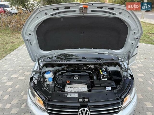 Серый Фольксваген Туран, объемом двигателя 1.4 л и пробегом 167 тыс. км за 9999 $, фото 50 на Automoto.ua
