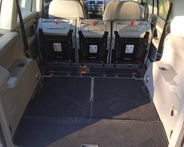 Серый Фольксваген Туран, объемом двигателя 1.4 л и пробегом 215 тыс. км за 6300 $, фото 1 на Automoto.ua