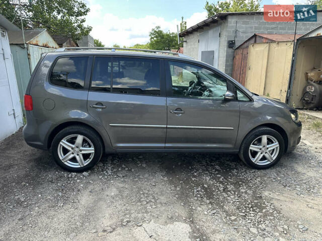 Серый Фольксваген Туран, объемом двигателя 1.97 л и пробегом 320 тыс. км за 12500 $, фото 2 на Automoto.ua