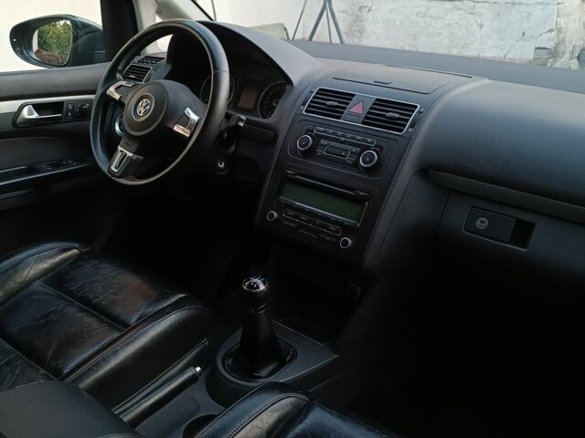 Сірий Фольксваген Туран, об'ємом двигуна 2 л та пробігом 325 тис. км за 9000 $, фото 12 на Automoto.ua