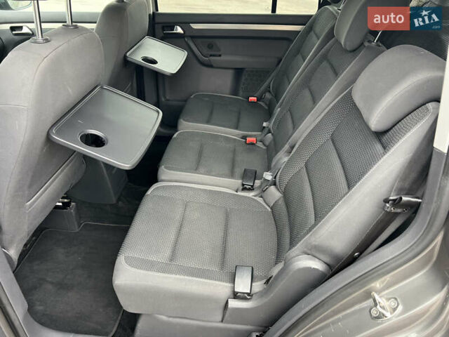 Серый Фольксваген Туран, объемом двигателя 1.4 л и пробегом 198 тыс. км за 8800 $, фото 31 на Automoto.ua