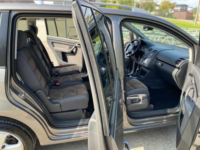 Сірий Фольксваген Туран, об'ємом двигуна 2 л та пробігом 178 тис. км за 3150 $, фото 7 на Automoto.ua